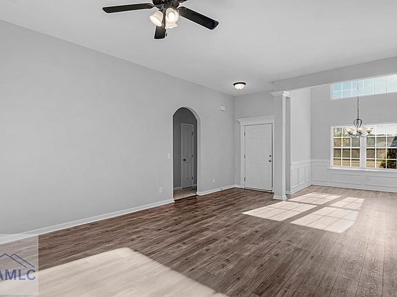 4th image of 222 Summerhill Dr NE