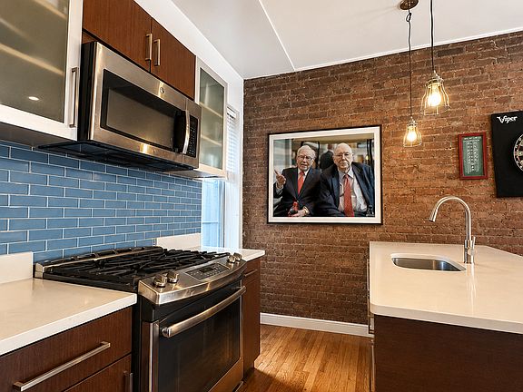 3rd image of 6 Charles St APT 2A