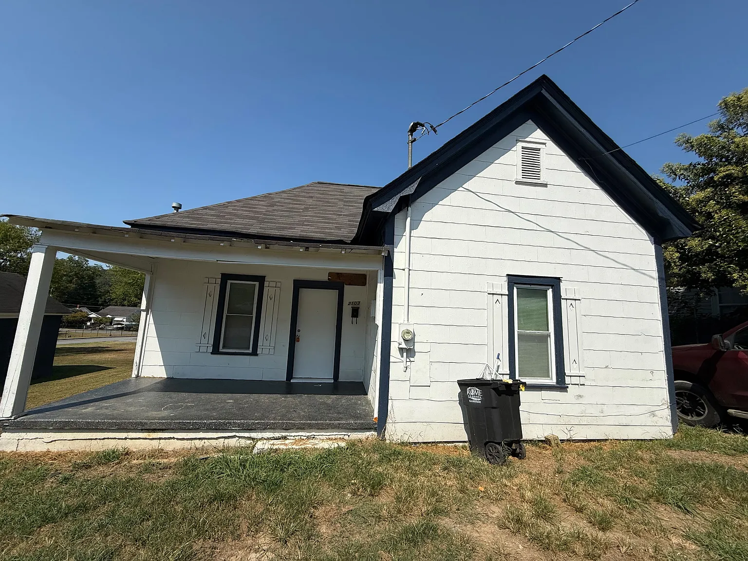 3 bed, 850 sqft, $1,200 — Photo 1