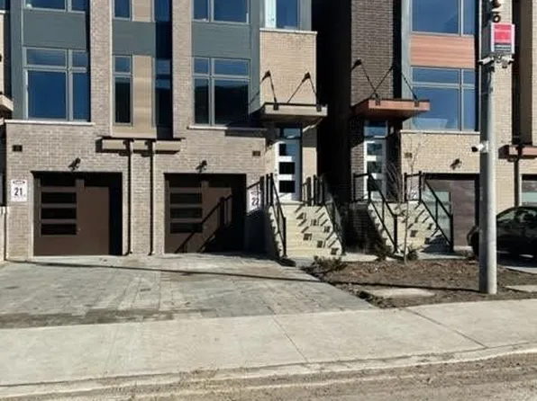 33 Wild Rose Gdns #A, Toronto, ON M6L 3B7