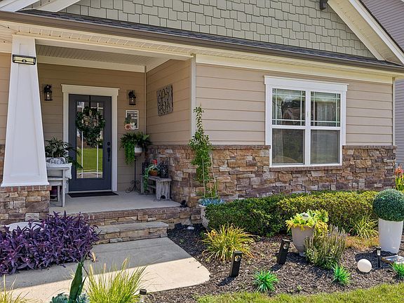 3rd image of 7560 Hampstead Hall Dr