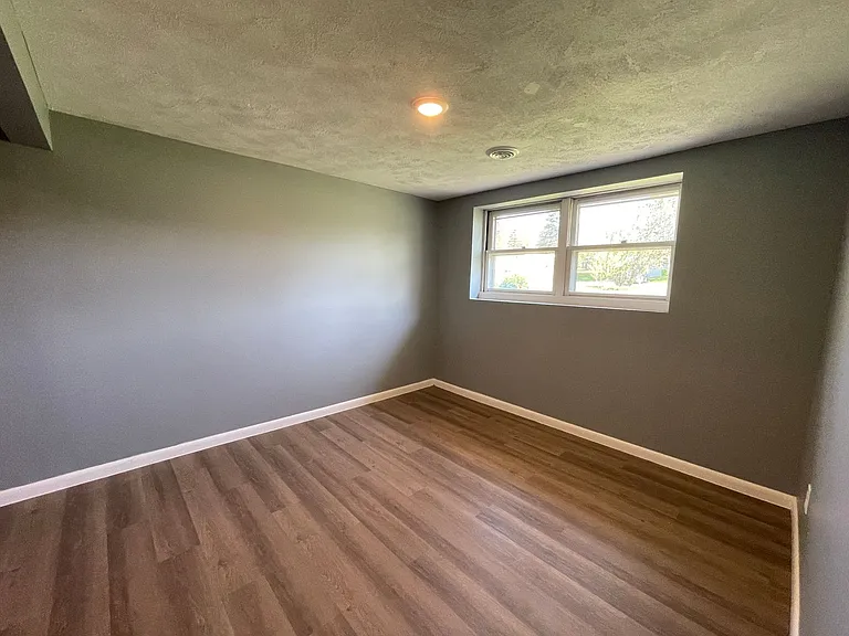 22016 Russet Dr — Photo 5