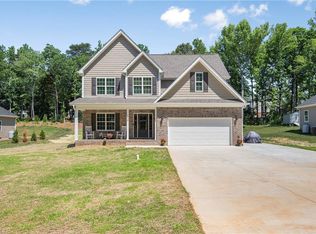 7158 Smokerise Ln, Kernersville, NC 27284