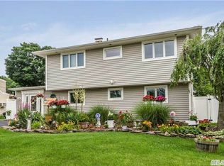 34 Arrow Ln, Hicksville, NY 11801