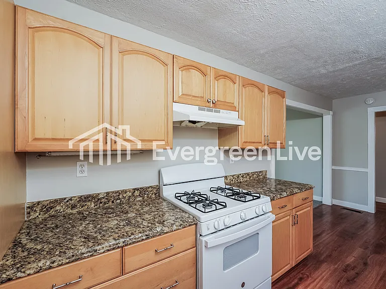 2708 7th St NE — Photo 5