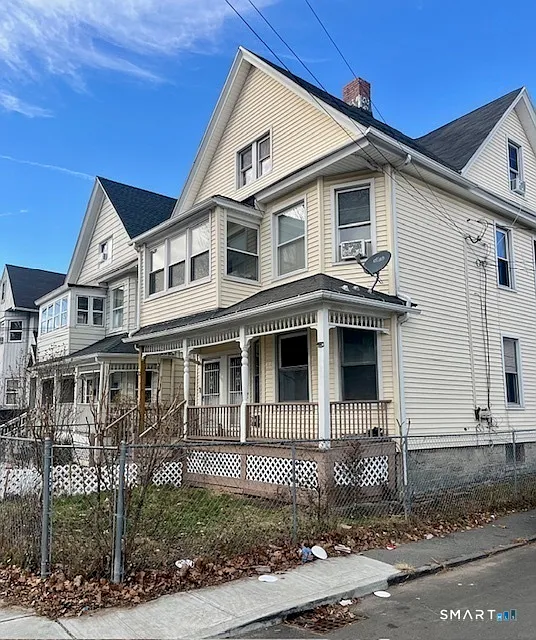 2 bed, 1.0 bath, 1050 sqft, $1,950 — Photo 2