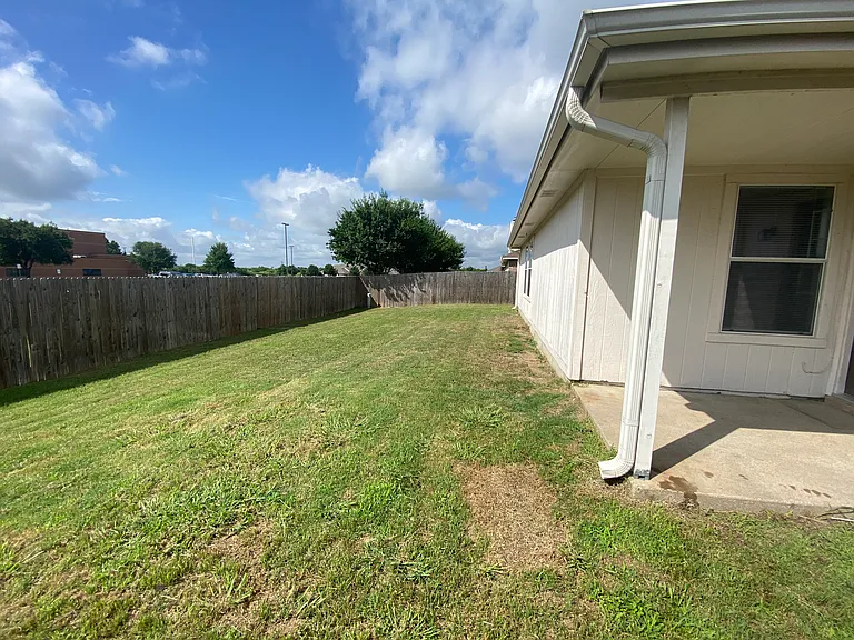 Nice Backyard, Full Privacy Fence with Gate