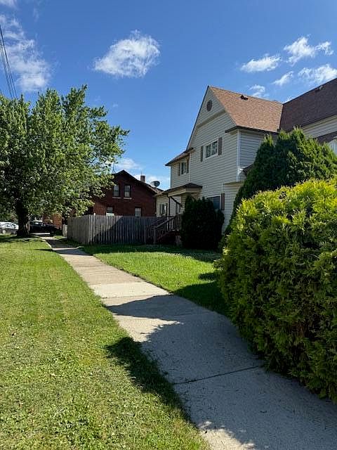 464 Elm St, photo 3