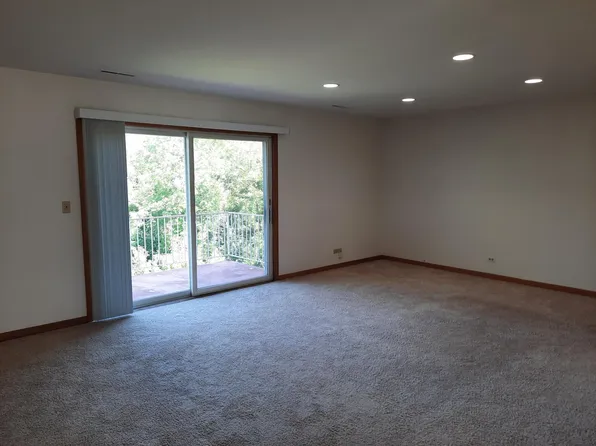 1450 Wing St APT 6B, Elgin, IL 60123