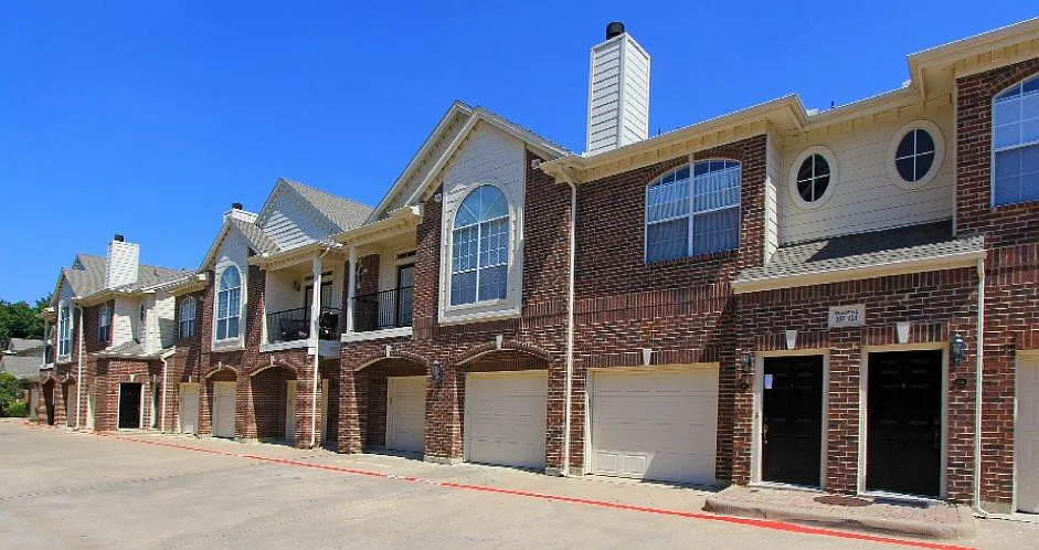 2 bed, 1345 sqft, $2,590 — Photo 1