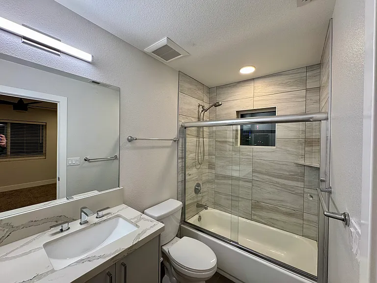 332 E 7th St #2 — Photo 18