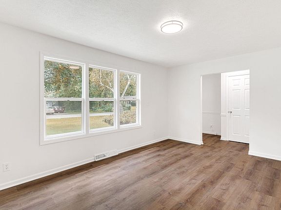 4th image of 16765 Valley Forge Ln