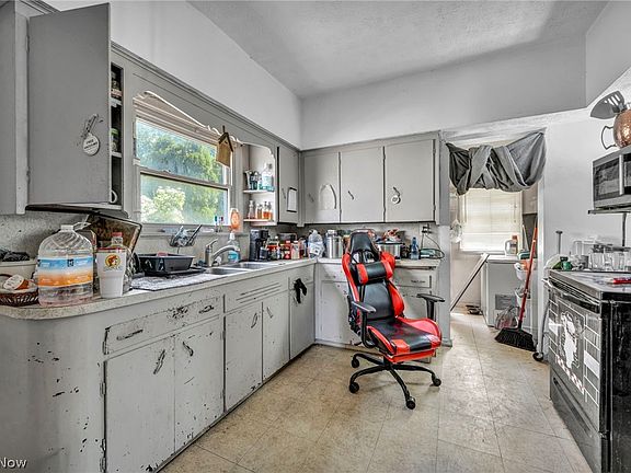 4th image of 1716 Middle Ave