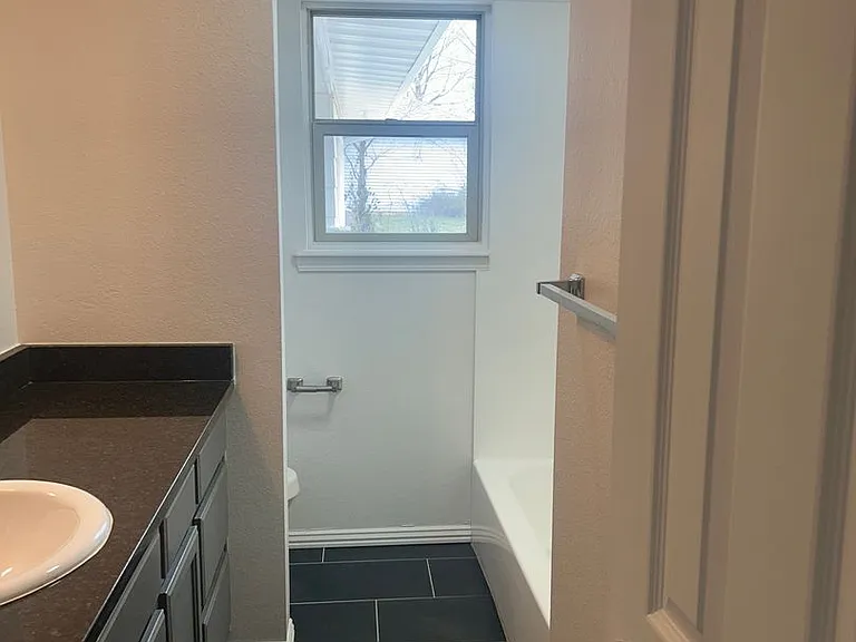107 W Maple St — Photo 11