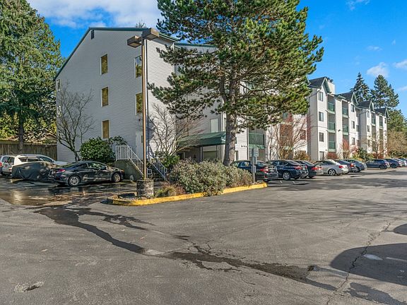 3rd image of 1522 NE 175th St Unit 203