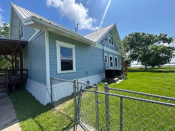 2nd image of 2203 E Bayshore Dr