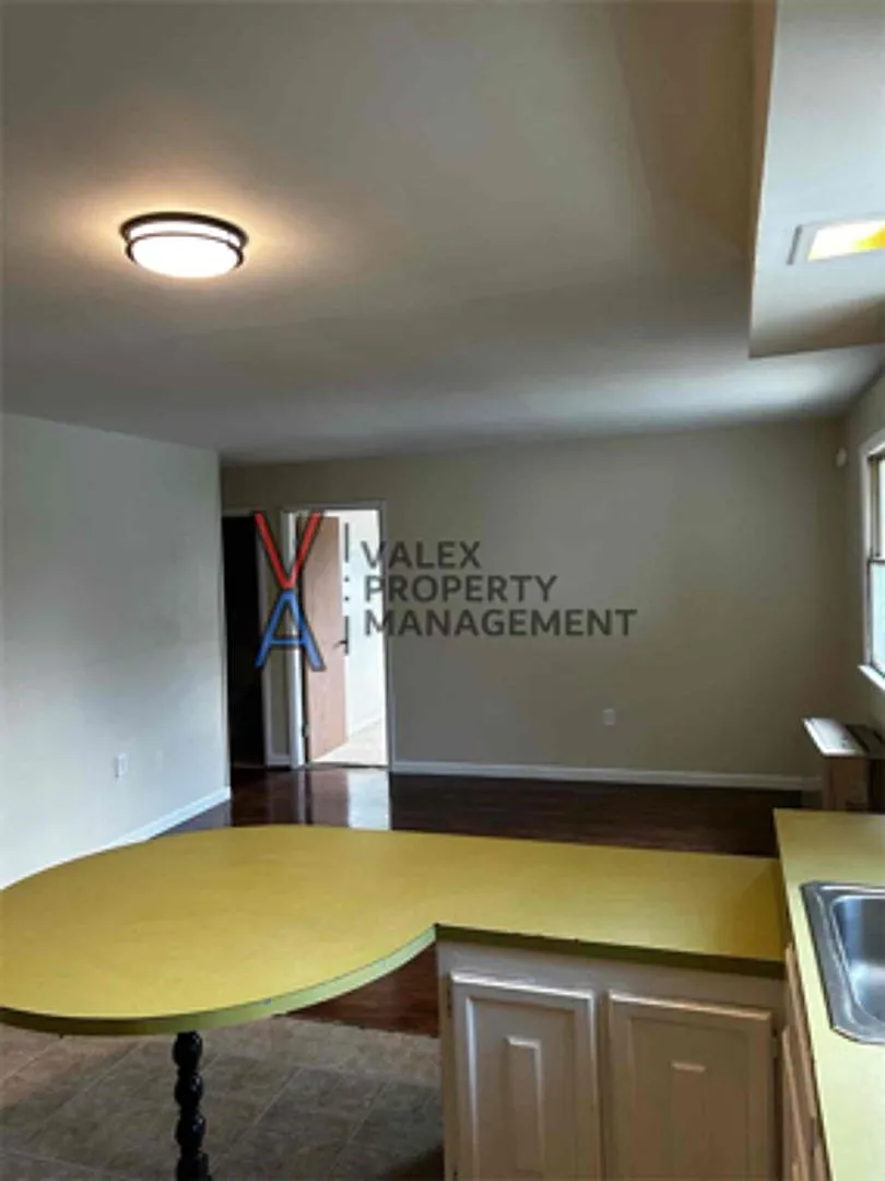 417 Main Street — Photo 3