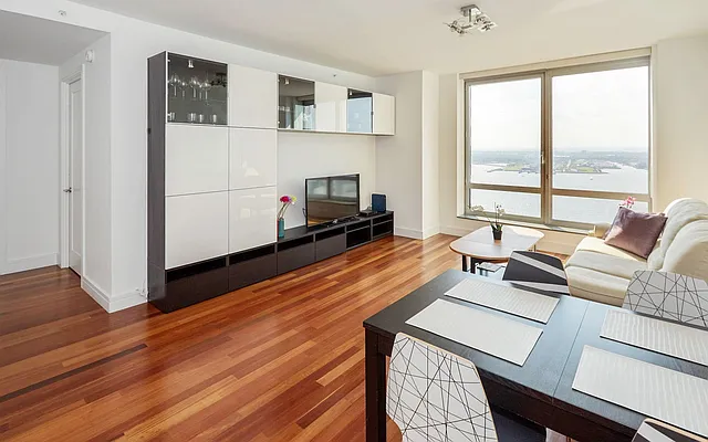 Rented by Compass | media 32