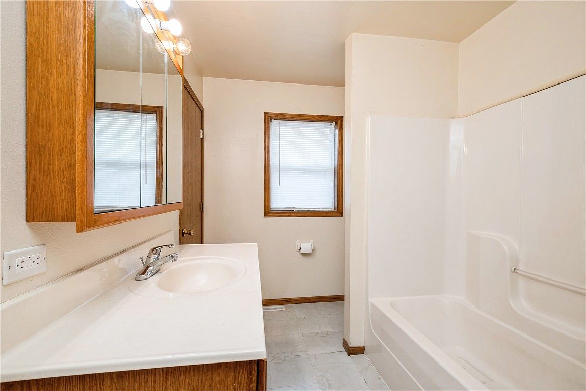 Cedar Rapids, IA 52401