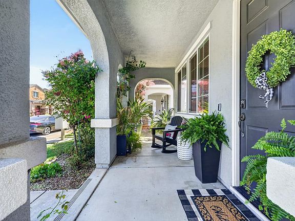 3rd image of 1085 Ashford Ln