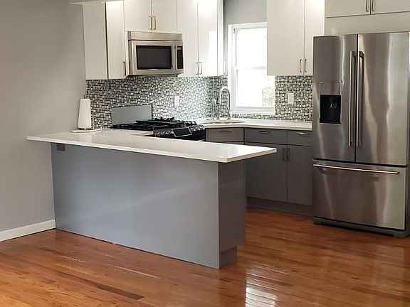 5th image of 936 Swinton Ave