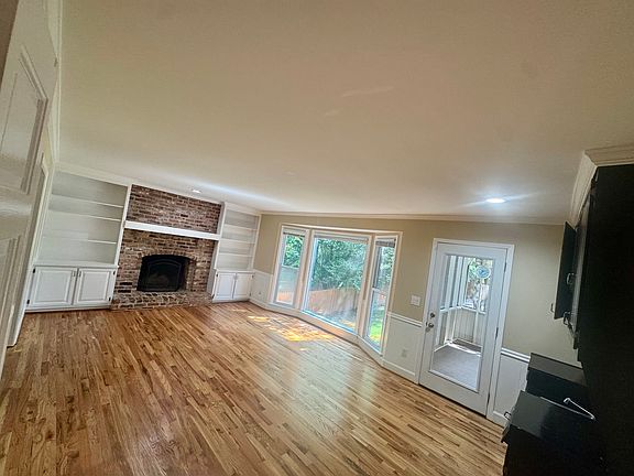 3rd image of 3382 Somerset Trce SE
