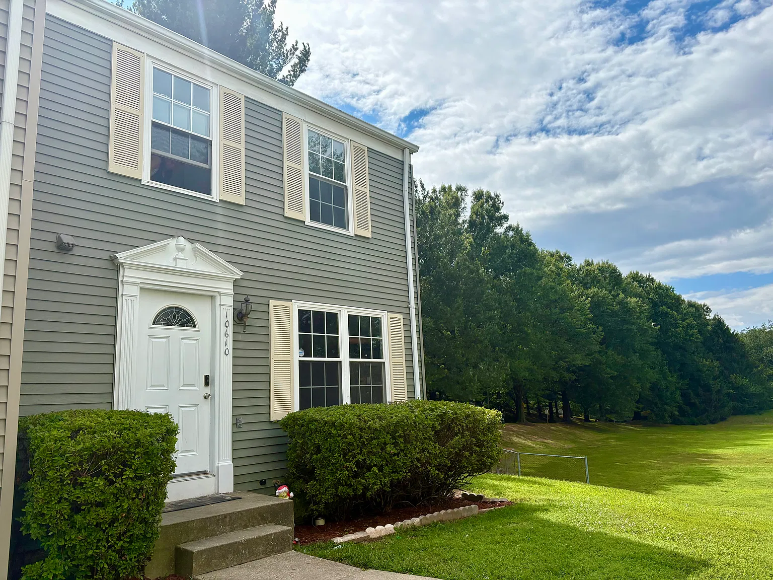 3 bed, 2.5 bath, 1800 sqft, $2,995 — Photo 2