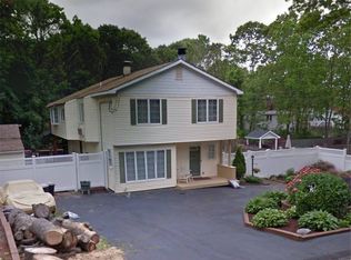 26 Seneca Trl, Ridge, NY 11961