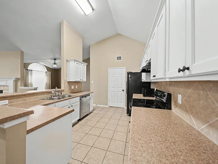 4502 Golden Gate Dr — Photo 4