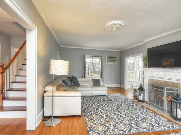 4th image of 1040 Nicholson Ave