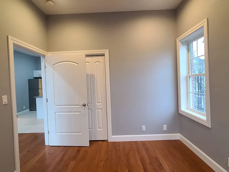 100 Griffith St #3R — Photo 16