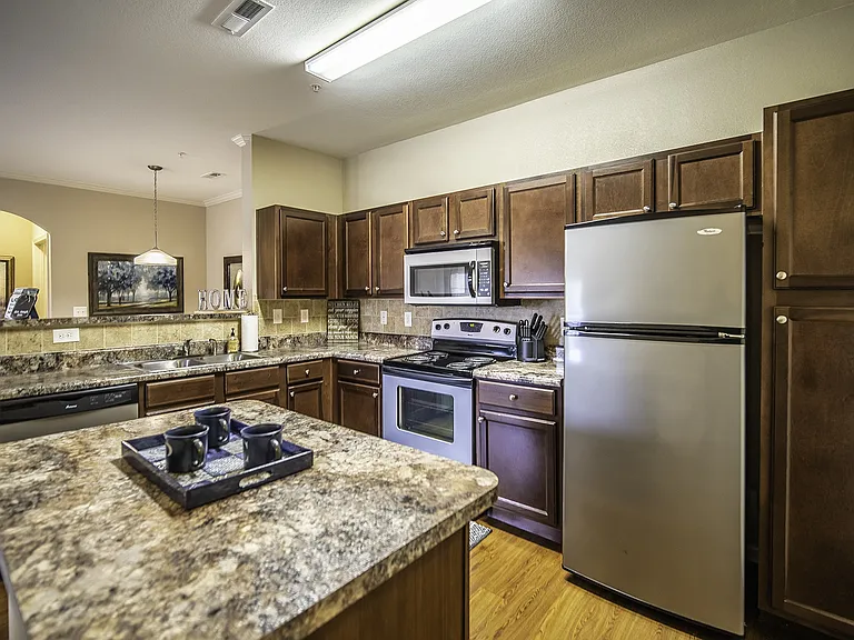 Vintage Creekwood Park Apartments — Photo 5