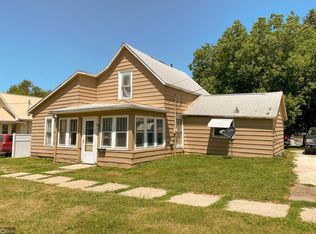 215 3rd Ave NW, Hampton, IA 50441