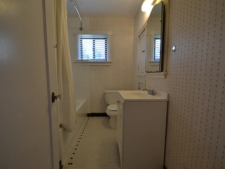 10039 Sand Point Way NE — Photo 11