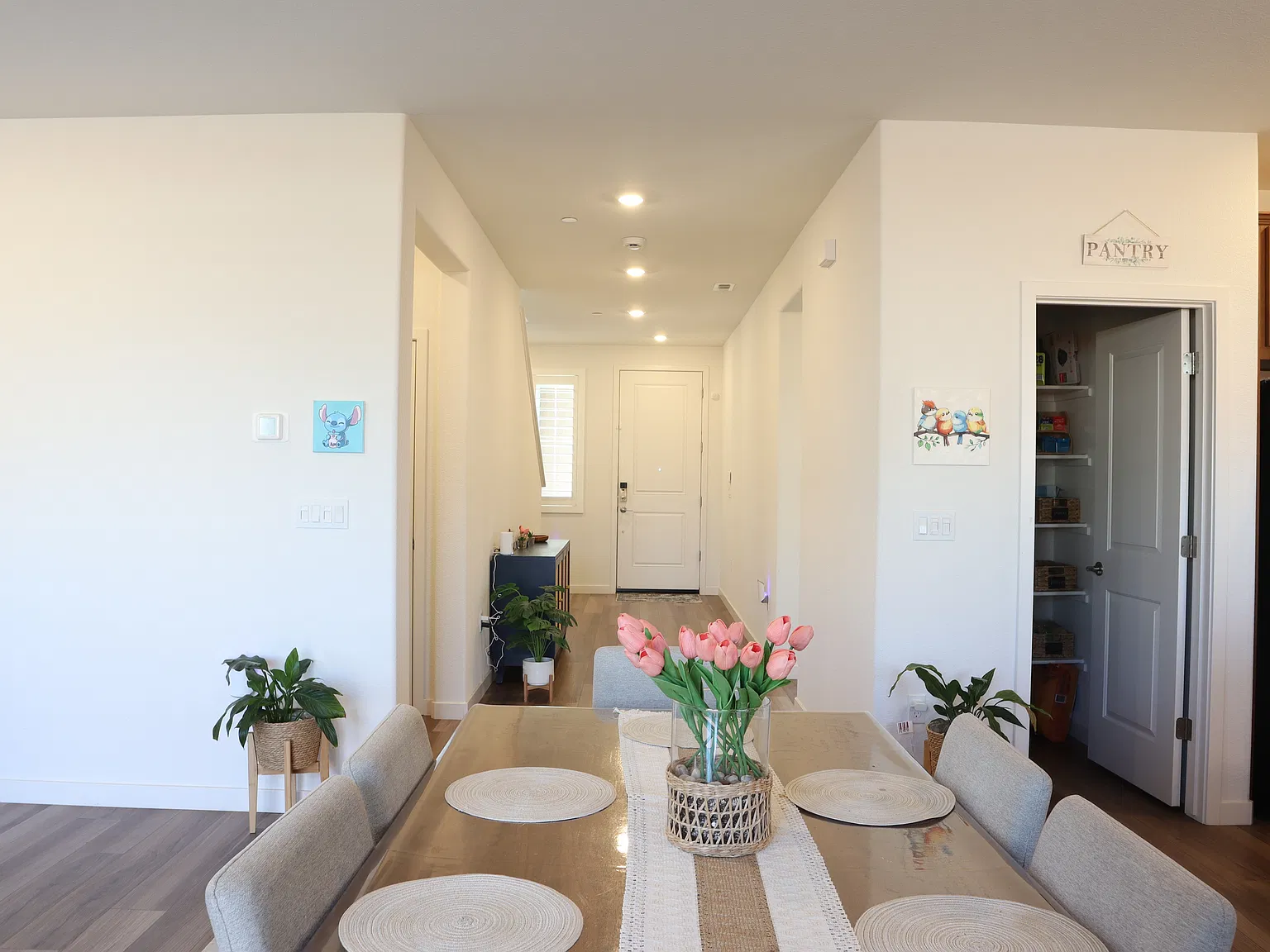 5 bed, 3.0 bath, 2725 sqft, $3,350 — Photo 3