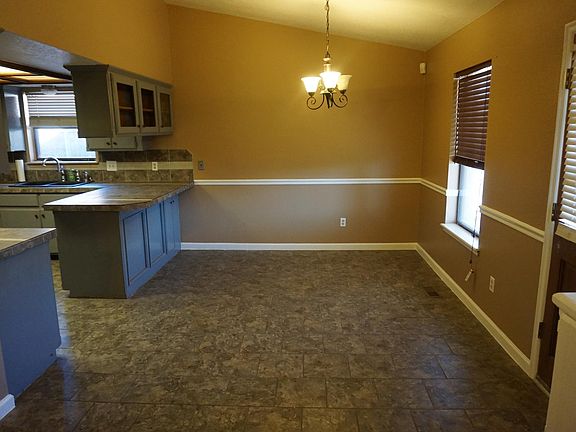5th image of 305 22nd Ave NE