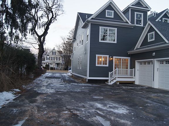 4th image of 108 Smith Ave