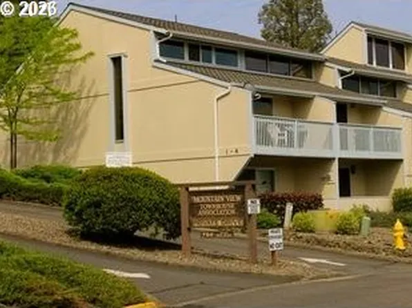 8 NW Mountain View Dr, Roseburg, OR 97471