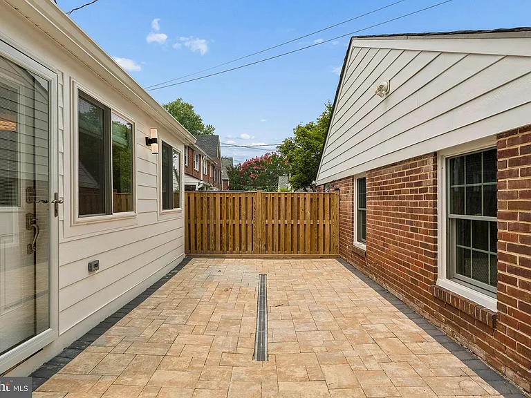 418 Murdock Rd — Photo 38