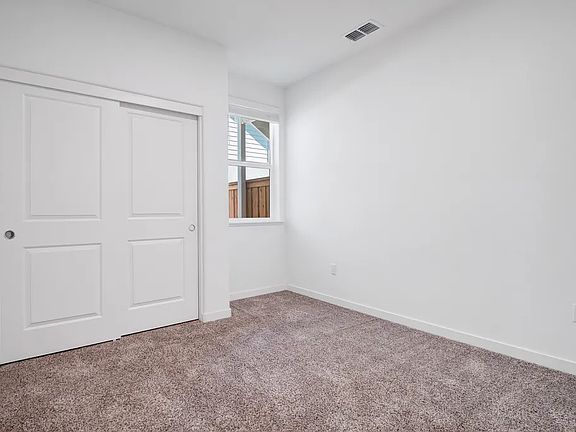4th image of 185 Sophia Ct