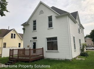 729 N 3rd St #B, Grand Forks, ND 58203