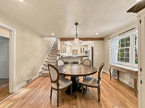 5th image of 204 Jackson Cir