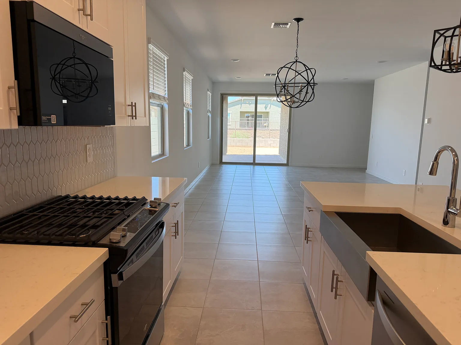 4 bed, 2049 sqft, $2,350 — Photo 3