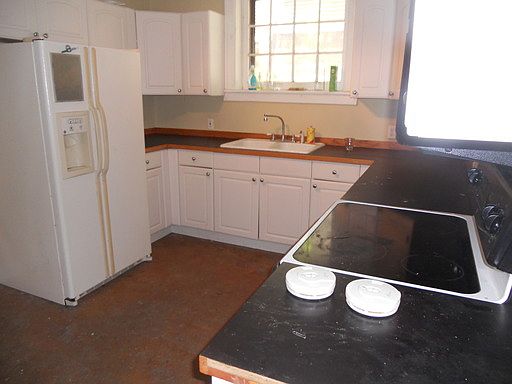 3rd image of 929 Wealthy St SE APT 5