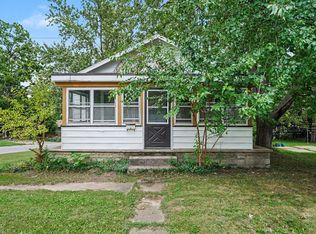 952 Calvary Ave NW, Grand Rapids, MI 49504