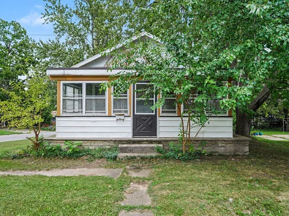 952 Calvary Ave NW, Grand Rapids, MI 49504