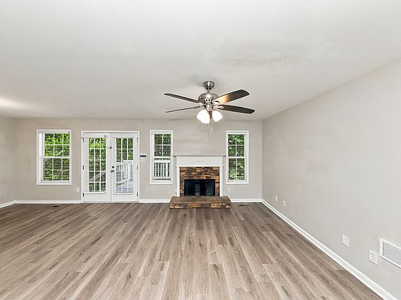 4th image of 108 W Bridge Dr