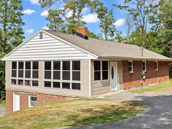127 Valleyview Rd, Carlisle, PA 17013