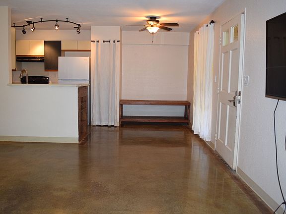 3rd image of 140 Uwapo Rd APT 1-104