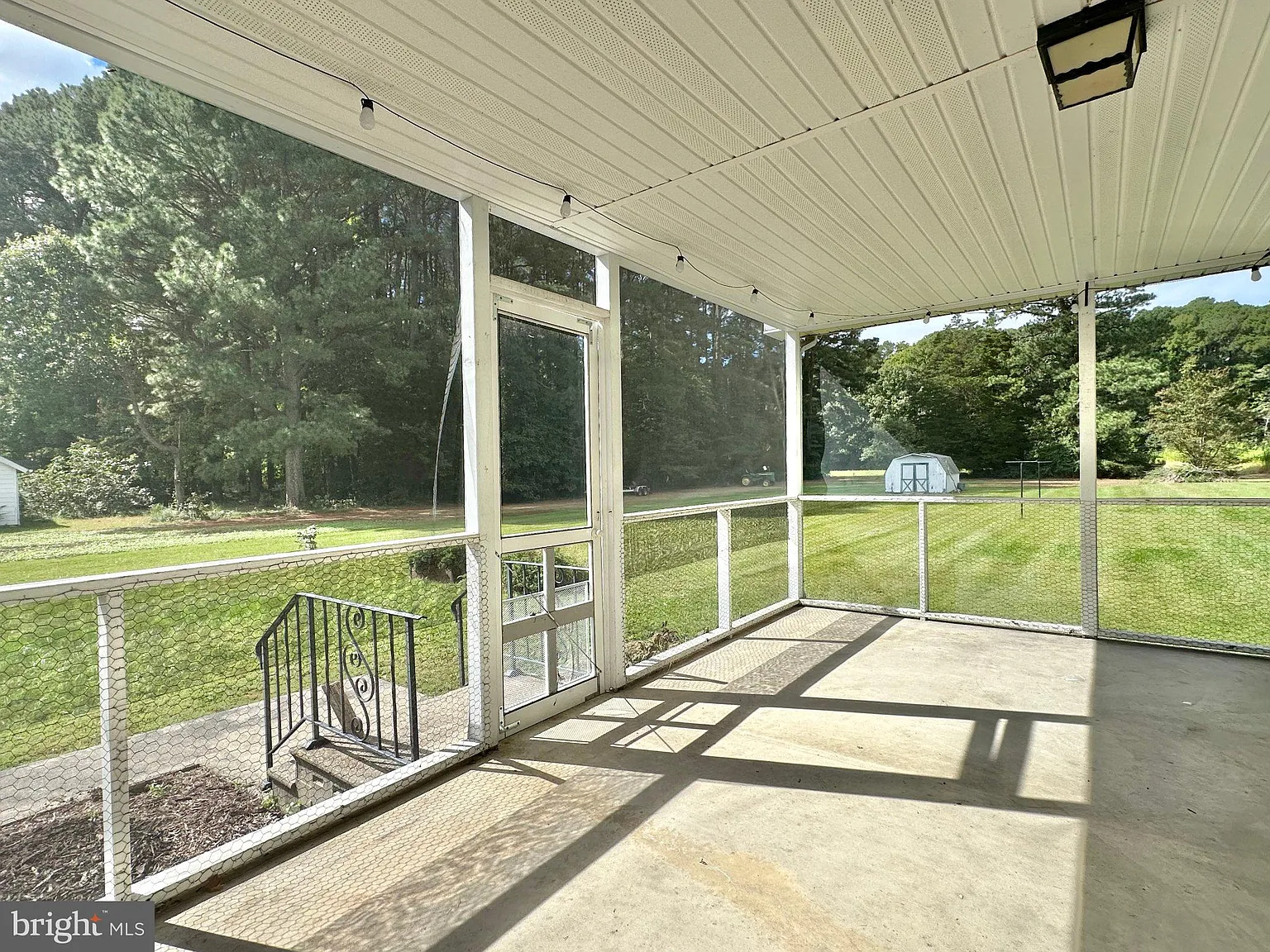 3 bed, 2.0 bath, 1344 sqft, $2,000 — Photo 3